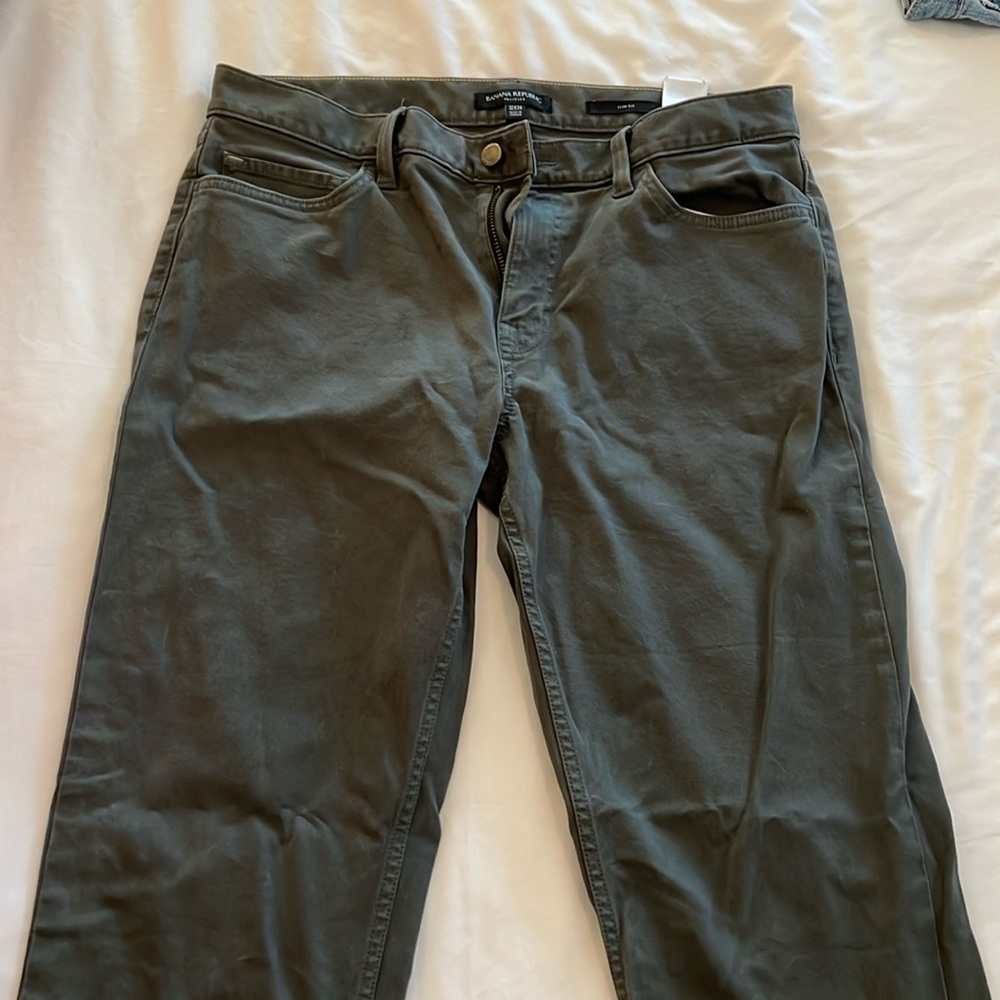 Men’s Grey/green Banana Republic Traveler Pants. Slim fit. Size 32x34